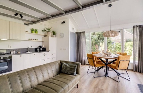 Zwiggelte House | Whitethroat I Calm Holiday Home with Convenient Outside Area