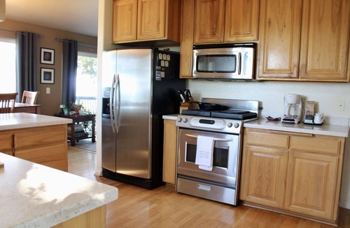 Shelter Cove Cabin | Whitewater Ocean Views, Walk to Beaches, Family Friendly
