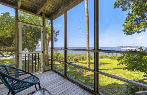 Cedar Key House | Whitman Point Townhome Unit A is Gulf Front with Sunsets & fishing pier