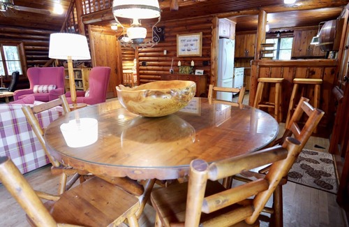 Drummond House | Whitney Bay Getaway with Bunkhouse on Drummond Is