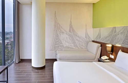 Padang Hotel | Whiz Prime Hotel Khatib Sulaiman Padang