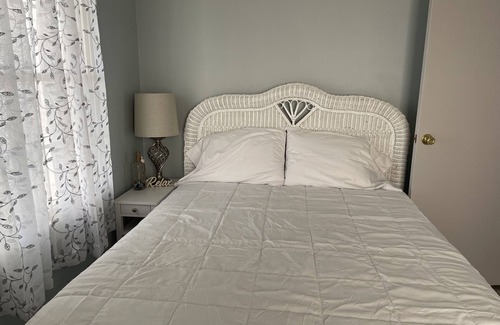 Syracuse House | Who can resist this view of Lake Wawasee from Sycamore Cottage
