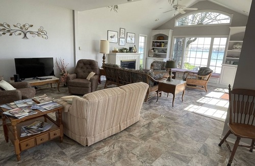 Syracuse House | Who can resist this view of Lake Wawasee from Sycamore Cottage
