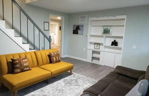Charlestown House | Whole house 3/2 near restaurants and state park, pets welcome