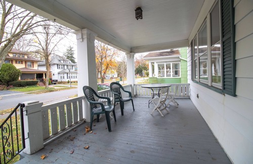 Rochester House | Whole House 5 min from Airport 5-Beds sleep 10