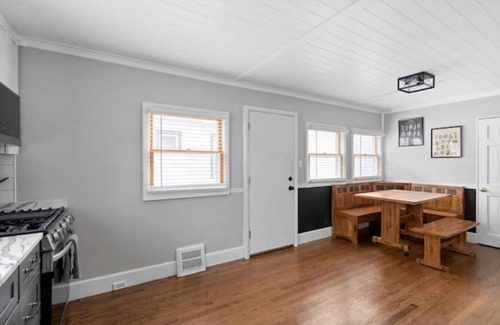 Bay View House | Whole House in Bay View + Fenced-in Yard + Parking