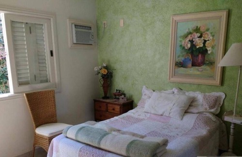 Vinhedo House | Whole house in gated community