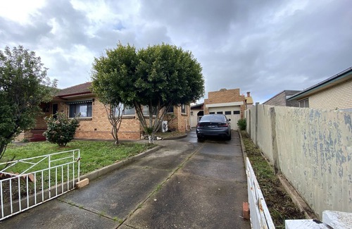 Stawell House | Whole House Rental with 4QB & 2SB - Close to Grampians National Park/Halls Gap