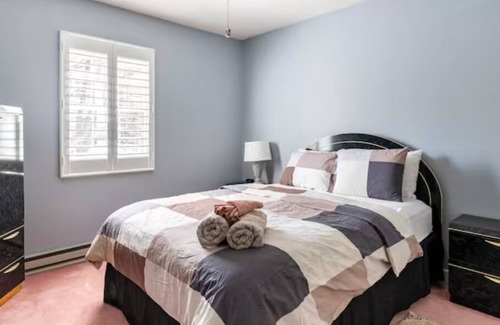 Tobyhanna House | Wholesome Lakefront Home! - Close to Kalahari-Camelback Sleeps 12