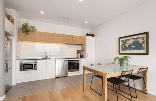 Christchurch City Centre Apartment | Whow! Unique Quirky Spacious Free Off Street Park