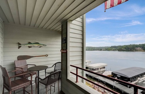 Lake Delton Condo | WI Dells Lakeside Serenity Condo on Lake Delton - Lake access with boat slip (upon request)