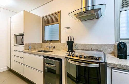 Jurere Apartment | WI-FI 200MB | 350m from Jurerê Beach #JA11