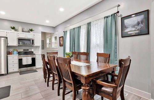 Wichita House | Wichita home, by the river, spacious 9 beds-game room with pool table, 1gb Wi-Fi