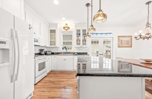 Logsden House | Wicked Anemone in Olivia Beach