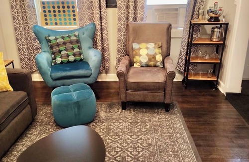 Noble Square Apartment | Wicker Park 2Bdrm 10 min to Downtown-Salt Shed Fall Special 129.00 Sept 28-Oct 3