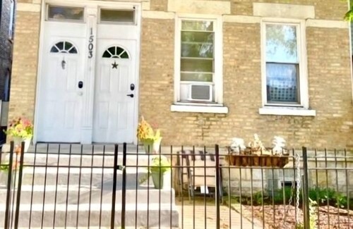 Noble Square Apartment | Wicker Park 2Bdrm Near Downtown & Salt Shed Weekend Special 149.00 August 22-24