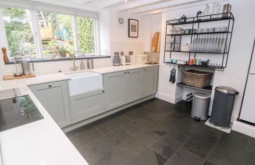Flushing Cottage | WIDGEONS KEEL, pet friendly, character holiday cottage in Flushing