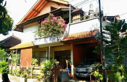 Mumbul House | Widi House Nusa Dua - sleeps six, near bay and beaches