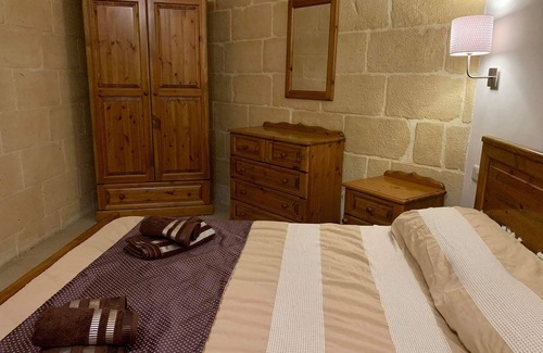 Victoria Other | Wied Farmhouse - sleeps 10 - Airconditioned