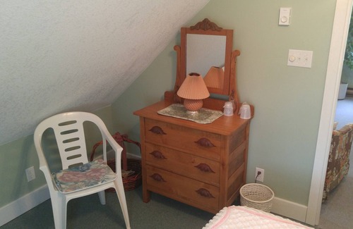 Port Albert Cottage | Wiffen Cottage located just a 3 minute walk to the sandy public beach!