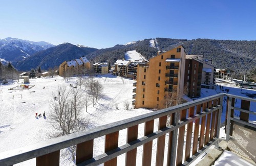 Ax-les-Thermes Apartment | Wifi, 100m from resort center, fitness, swimming pool, sauna, ski locker, 55m², Ax-Les-Thermes