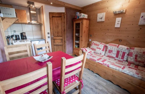 Valfrejus Apartment | Wifi, 20m from resort center, 5th floor, view mountain, tv, ski locker, 20m², Valfréjus