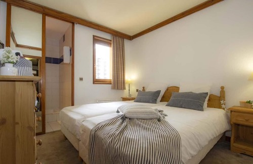 Val-d'Isere Apartment | Wifi, 250m from resort center, balcony, tv, 30m², Val d'Isère