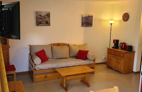 Valfrejus Apartment | Wifi, 2nd floor, view mountain, tv, ski locker, 36m², Valfréjus
