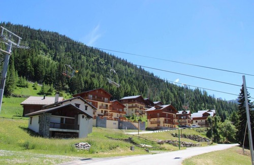 Valfrejus Apartment | Wifi, 2nd floor, view mountain, tv, ski locker, 36m², Valfréjus