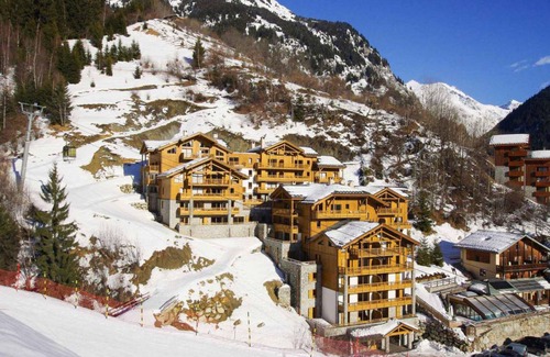 Champagny-en-Vanoise Apartment | Wifi, 50m from ski slopes, 2nd floor, balcony, parking, tv, ski locker, 64m², Champagny-en-Vanoise