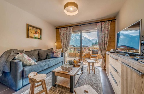 Champagny-en-Vanoise Apartment | Wifi, 50m from ski slopes, 2nd floor, balcony, parking, tv, ski locker, 64m², Champagny-en-Vanoise