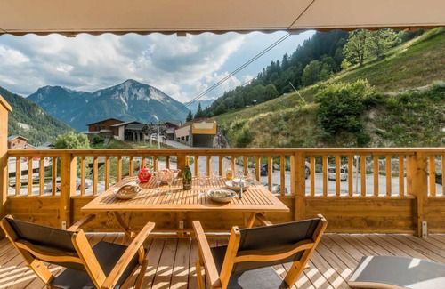 Champagny-en-Vanoise Apartment | Wifi, 50m from ski slopes, 2nd floor, balcony, parking, tv, ski locker, 64m², Champagny-en-Vanoise