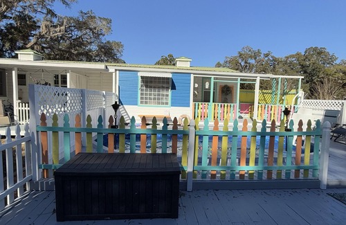 Dunnellon Cottage | WiFi, AC, hot tub, pool, gym, horses welcome!
