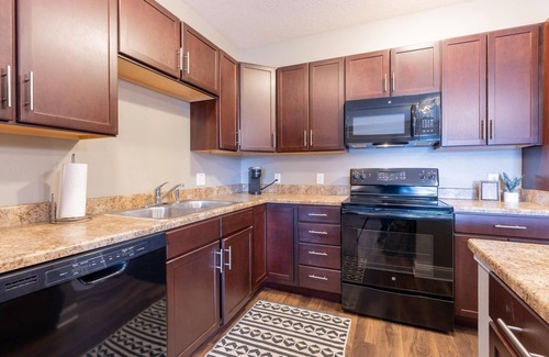 West Des Moines Apartment | Wifi Balcony Garage Pool Gym More