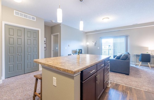 West Des Moines Apartment | Wifi Balcony Garage Pool Gym More