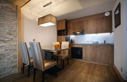 Eclose-Est Apartment | Wifi, fitness, swimming pool, sauna, hammam, balcony, tv, 63m², Alpe d'Huez