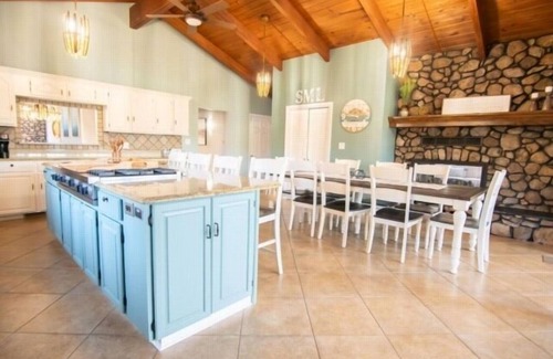 Moneta House | Wifi, Game Room, Great Family Getaway. Comm. Pool & Tennis