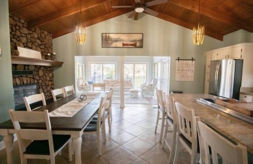Moneta House | Wifi, Game Room, Great Family Getaway. Comm. Pool & Tennis