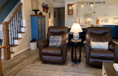 North Shore Villa | Wifi, Main Channel View, close to everything