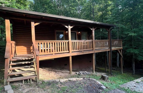 Campton Cabin | WiFi & Pet-Friendly - Eclectic Hillside - near Red River Gorge, Kentucky!