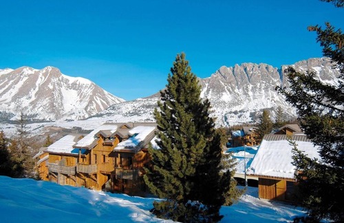 Saint-Etienne-en-Devoluy Apartment | Wifi, ski-in/ski-out & foot of the slopes, fitness, swimming pool, terrace, balcony, parking, tv