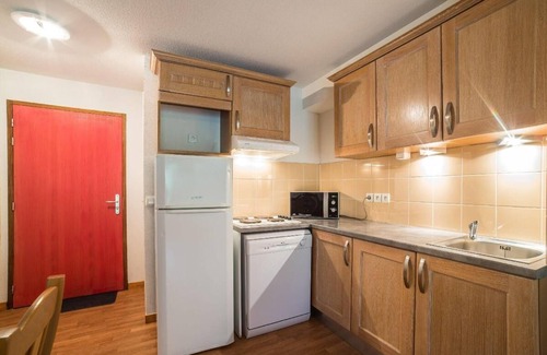 Les Bottieres Apartment | Wifi, ski-in/ski-out & foot of the slopes, fitness, swimming pool, terrace, balcony, parking, tv