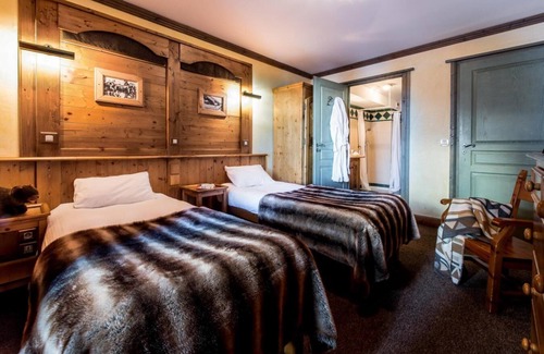 Les Almes Apartment | Wifi, ski-in/ski-out & foot of the slopes, fireplace or stove, tv, ski locker, 45m², Tignes