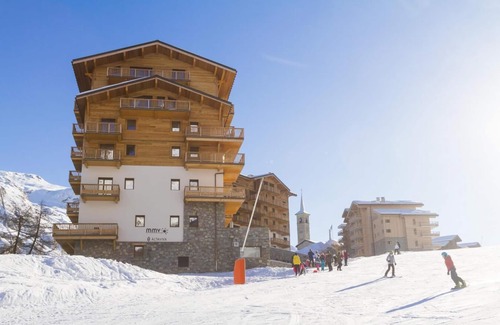 Les Boisses Apartment | Wifi, ski-in/ski-out & foot of the slopes, fitness, swimming pool, balcony, tv, ski locker, 40-47m²