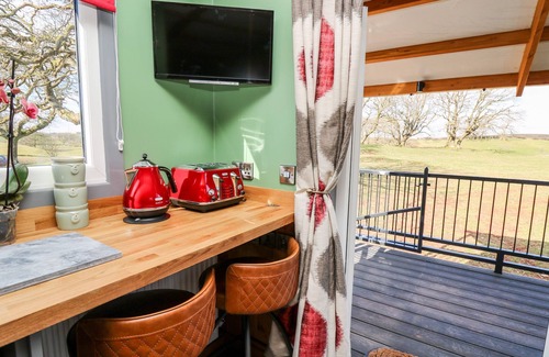 Llanddeusant Cottage | WILD ACRE, pet friendly, with hot tub in Llandovery
