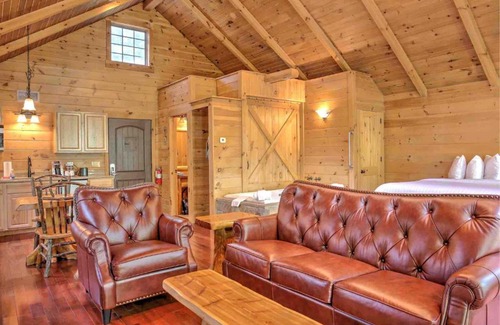 Millersburg House | Wild Cherry Treehouse by Amish Country Lodging