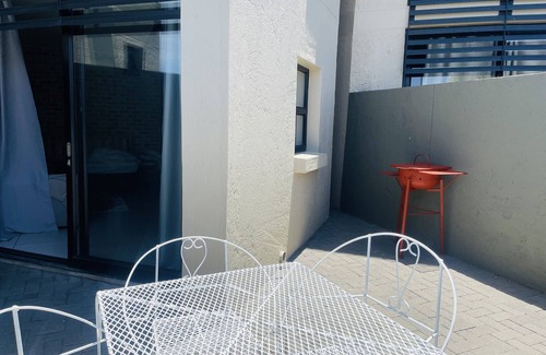 Windhoek Apartment | Wild olive conveniency right next to the mall amd private hospital.