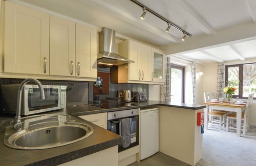 Beaworthy Cottage | WILD ROSE COTTAGE, pet friendly, with a garden in Halwill Junction