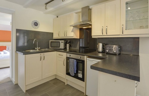 Beaworthy Cottage | WILD ROSE COTTAGE, pet friendly, with a garden in Halwill Junction