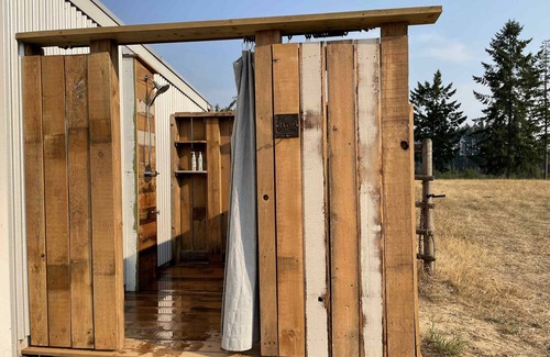 Black Creek RV Rental | Wild Rose Lake Front Glamping and Sauna - Dog friendly Site!